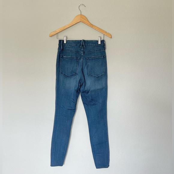 Good American Good Legs Slim Fit High Rise Jeans - Picture 9 of 10